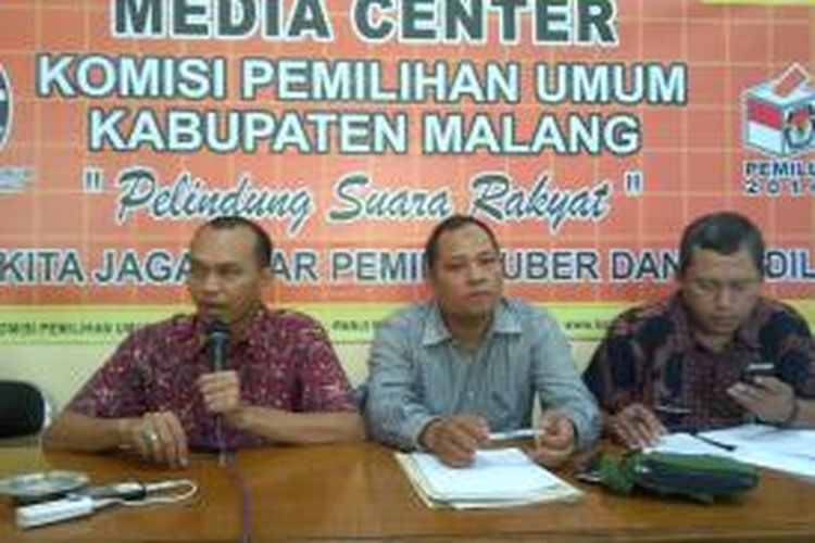 Jajaran ketua dan anggota KPUD Kabupaten Malang. Kamis (14/11/2013).