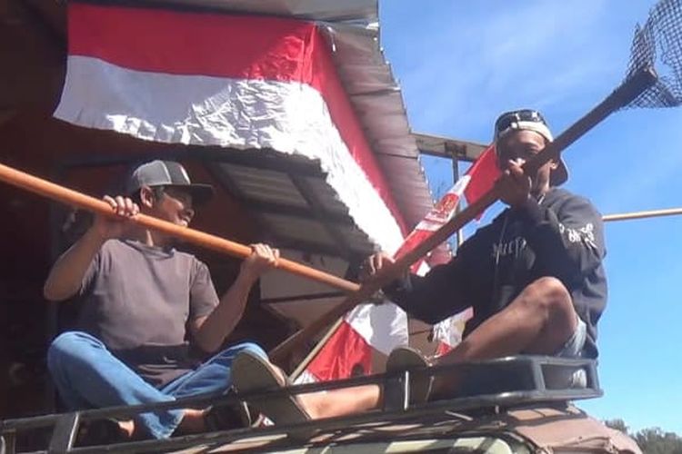 Kehilangan Pemasukan, Sopir Jeep Bromo Ikut Padamkan Api: Biar Cepat Kerja Lagi
