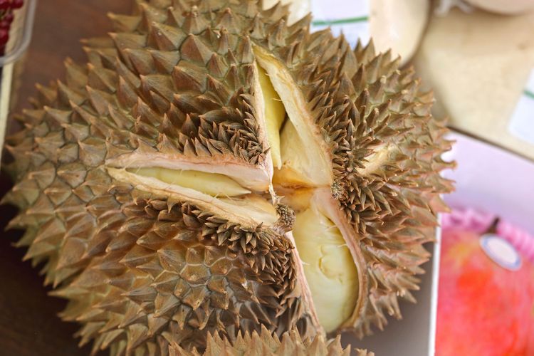 Bagian durian yang sudah terbuka.