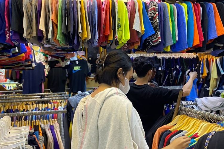 Harga hingga Kualitas, Alasan Pemburu Thrifting di Pasar Senen Lebih Suka Barang Impor