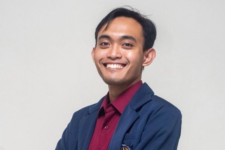 Muhammad Labib Siena Ar-Rasy, lulusan Universitas Negeri Surabaya (Unesa) dengan IPK 4.