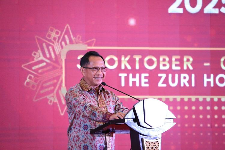 Menteri Dalam Negeri (Mendagri) Muhammad Tito Karnavian saat membuka Rapat Koordinasi Nasional (Rakornas) Badan Pengembangan Sumber Daya Manusia (BPSDM) Tahun 2024 di Hotel The Zuri, Kota Palembang, Sumatera Selatan (Sumsel), Jumat.