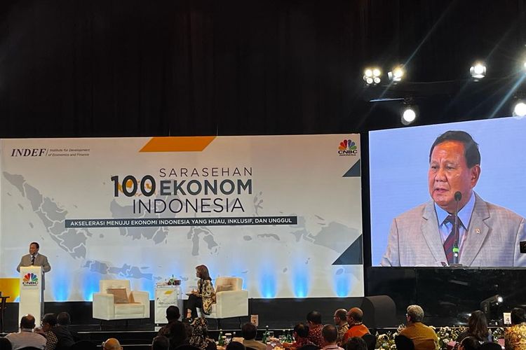  Bakal Calon Presiden dari Koalisi Indonesia Maju yang juga Menteri Pertahanan Prabowo Subianto dalam acara Sarasehan 100 Ekonom Indonesia di Jakarta, Rabu (8/11/2023).