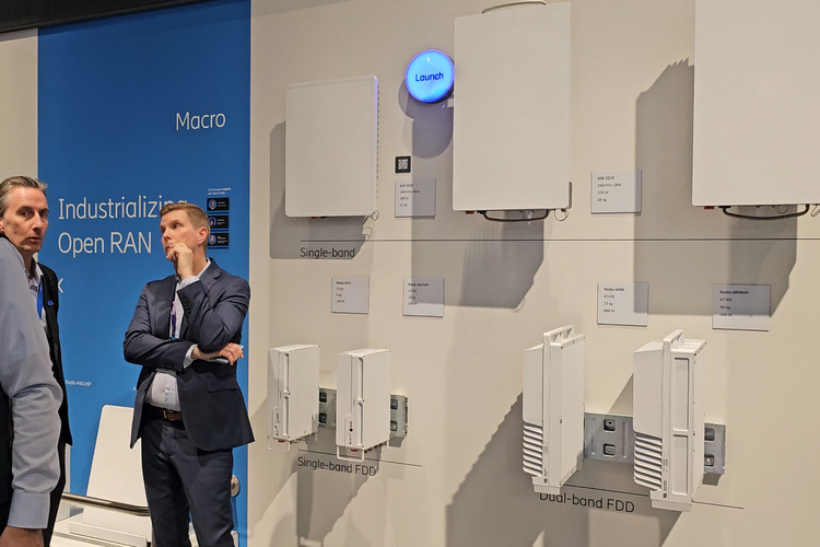 Area demo Macro 5G di booth Ericsson di MWC 2024 Barcelona.