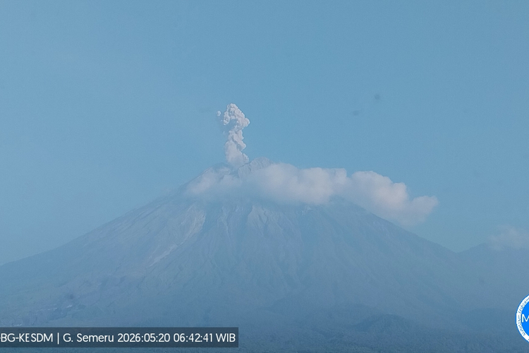 Semeru Luncurkan Awan Panas, Permukiman Penduduk Dipastikan Aman