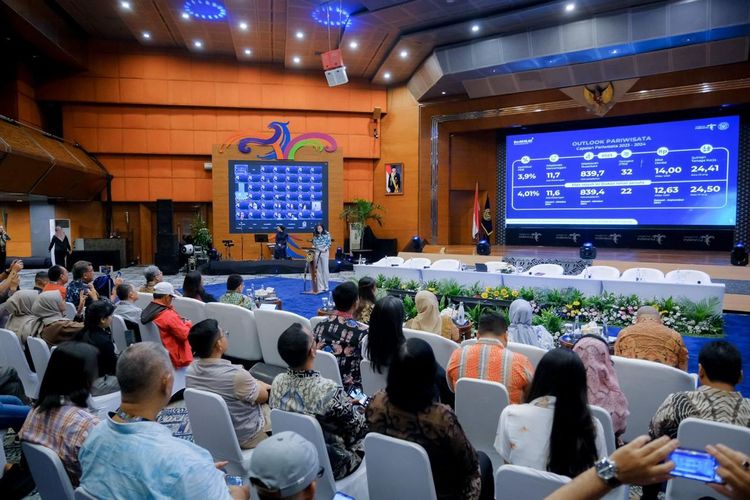 Kegiatan Jumpa Pers Akhir Tahun 2024 di Balairung Soesilo Soedarman, Gedung Sapta Pesona, Jakarta, Jumat (20/12/2024).