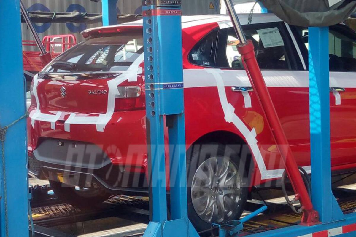 Suzuki Baleno Hatchback tertangkap kamera sedang dikirim menuju gudang