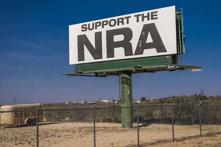 Reklame iklan NRA, kelompok pendukung kepemilikan senjata api di Amerika Serikat.