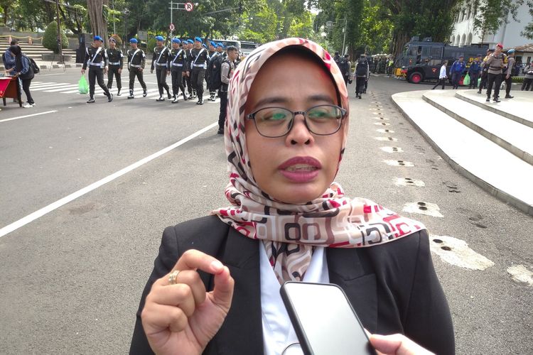 Ketua KPU Jawa Barat Ummi Wahyuni di Gedung Sate, Kota Bandung, Jawa Barat, Senin (12/2/2024).
