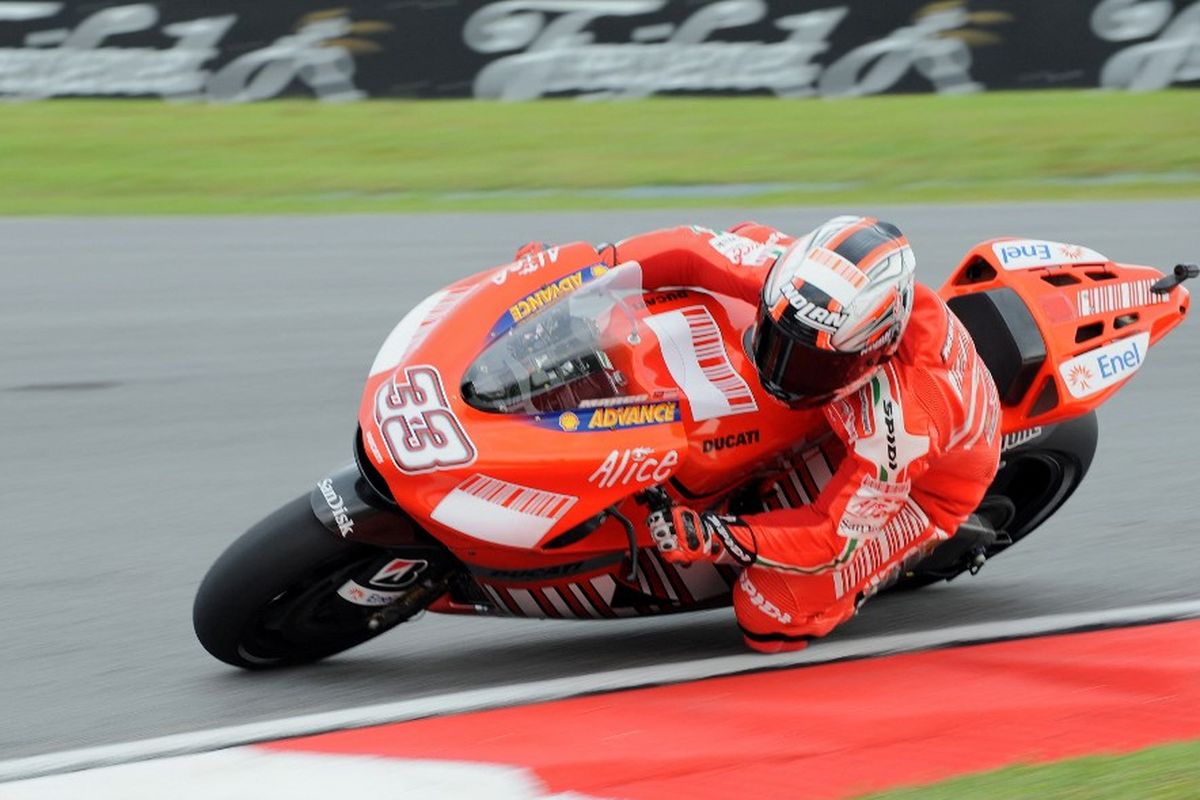 Marco Melandri saat bersama tim Ducati di MotoGP.
 AFP PHOTO / Saeed KHAN (Photo by SAEED KHAN / AFP)