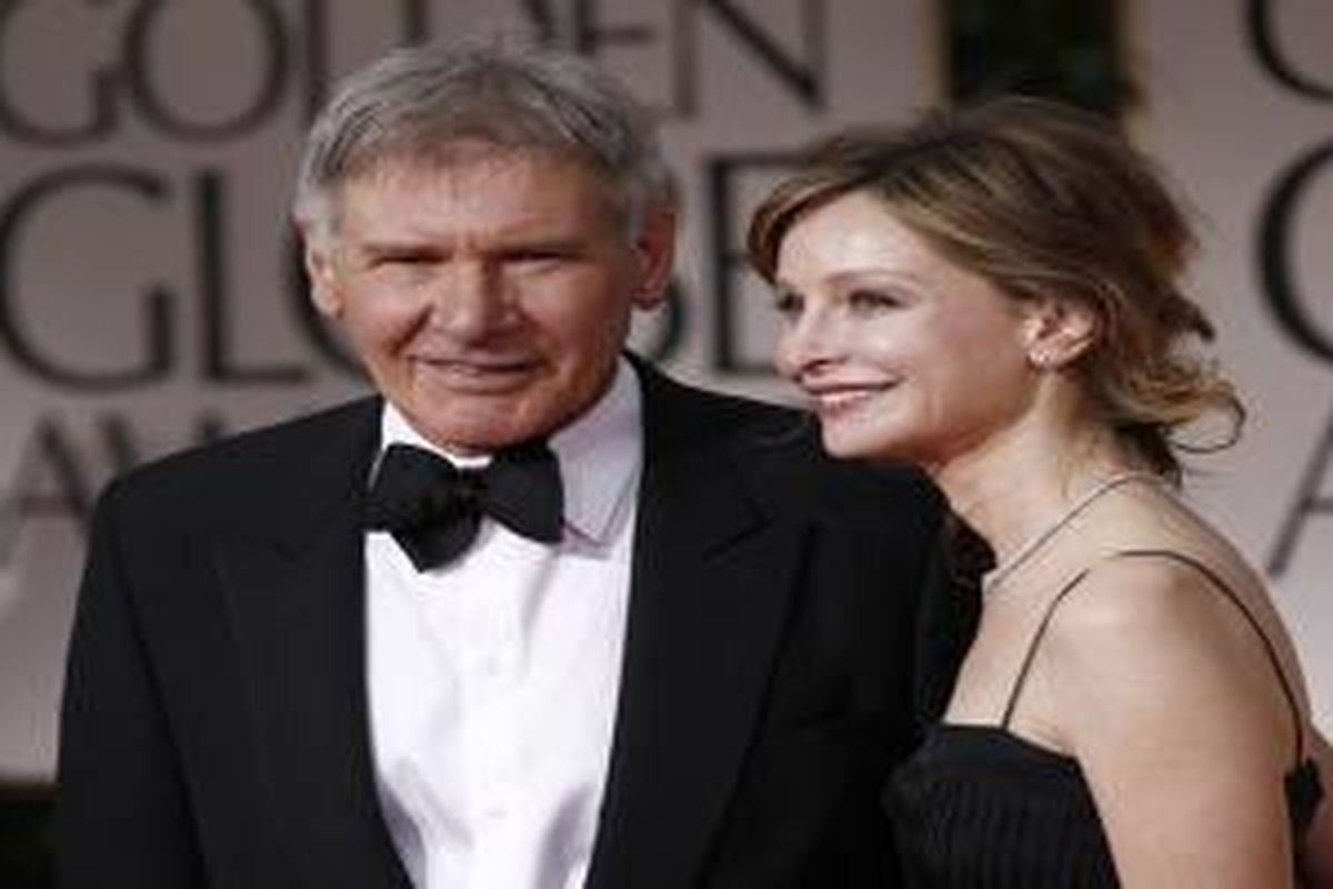 Pasangan suami istri Hollywood, dengan rentang usia 26 tahun,  Aktris Calista Flockhart (46) dan Harrison Ford (72) 