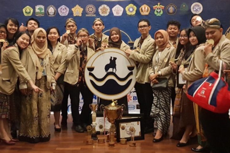 Tim Fakultas Hukum UGM  berhasil meraih juara umum ajang National Moot Court Competition (NMCC) XXII tahun 2019 di Universitas Jenderal Soedirman (Unsoed), Purwokerto, Jawa Tengah (15-18/2/2019)
