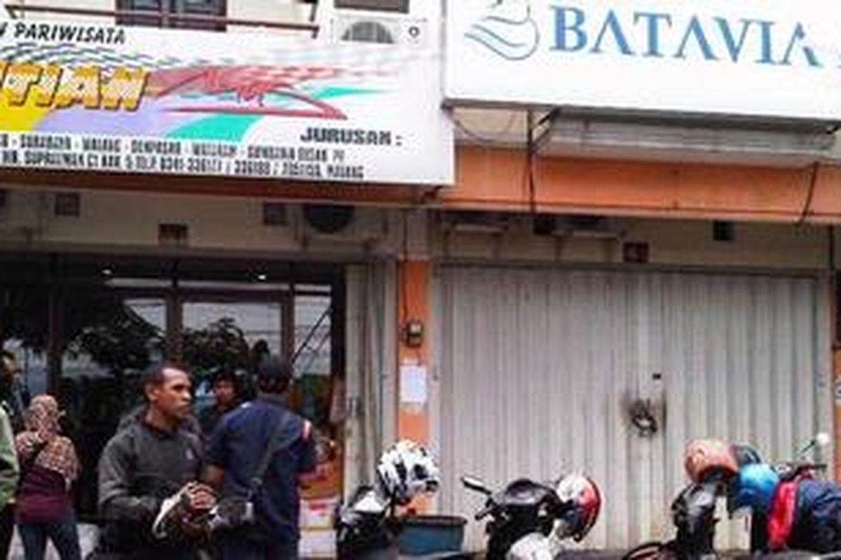 Suasana di depan kantor perwakilan Batavia Air di Jl Panglima Sudirman, Kota Malang, Jawa Timur. Kamis (31/1/2013).