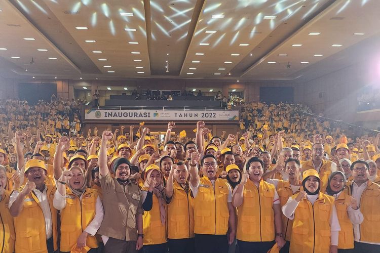 Gubernur Jawa Barat (Jabar) Ridwan Kamil mewisuda 4.095 anak muda dalam program Petani Milenial di Gedung Graha Sanusi Universitas Padjadjaran, Kota Bandung, Jabar, Selasa (30/5/2023).