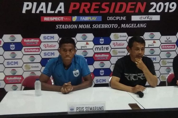 Pelatih PSIS Semarang, Jafri Sastra, selepas pertandingan pamungkas babak penyisihan Grup C Piala Presiden 2019 melawan PSM Makassar di Stadion Moch Soebroto, Sabtu (16/3/2019).