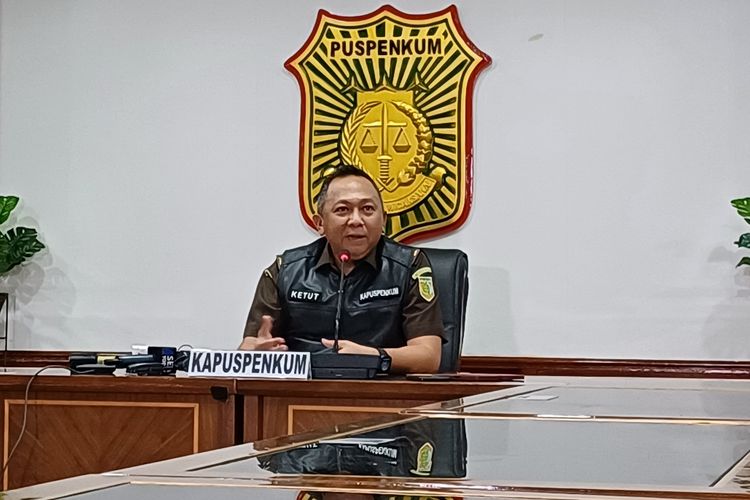 Kepala Pusat Penerangan Hukum Kejagung Ketut Sumedana di Kantor Kejagung, Jakarta, Senin (10/7/2023).