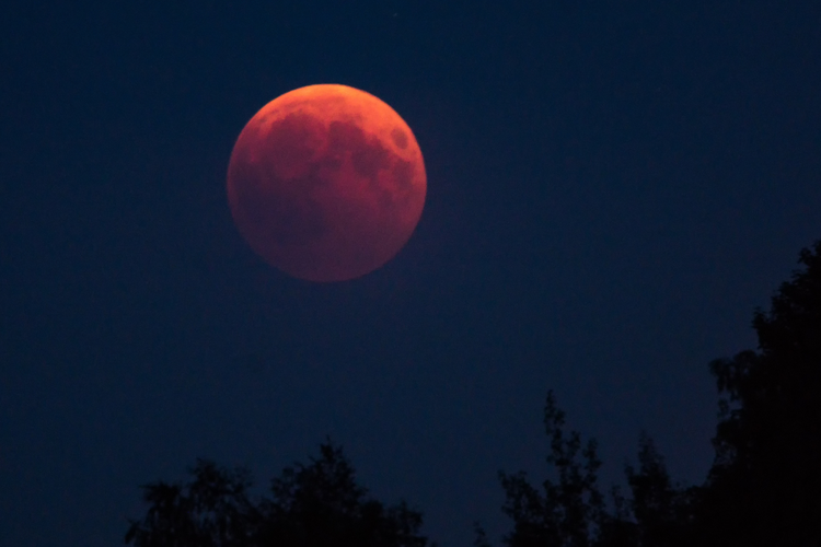 Tips memotret fenomena Gerhana Bulan Total.