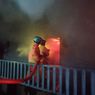 Diduga Tersambar Petir, Pabrik Pengolahan Karet di Cilacap Terbakar, Karyawan Panik Berhamburan