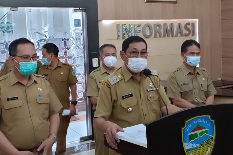 Plt Wali Kota Tasikmalaya, Muhammad Yusuf saat memberikan keterangan Pers di kantornya, Jumat (11/12/2020).