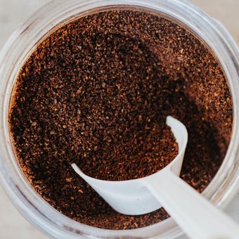 Sesuaikan jenis gilingan biji kopi dengan peralatan kopi yang sesuai agar citarasa kopi tak terlalu pahit.