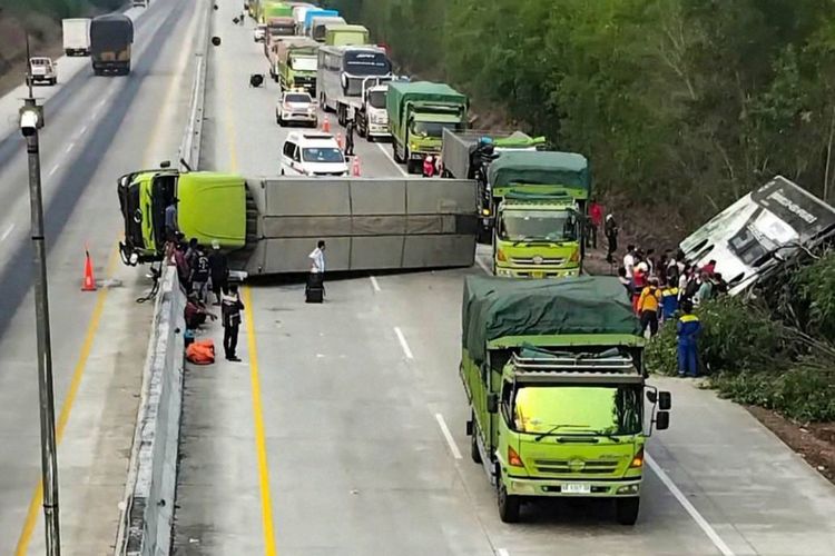 Kronologi Kecelakaan Maut di Tol Terpeka, Bus EPA Star Tabrak Trailer, 1 Tewas dan 7 Luka