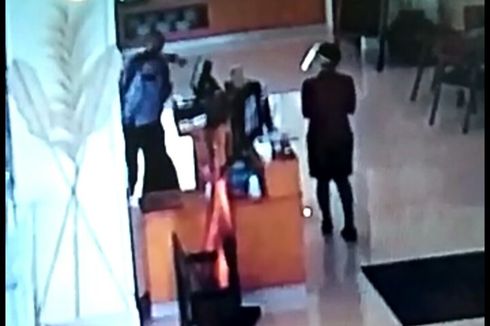 CCTV Tunjukkan Cara Sopir Anggota DPRD Jabar Itu Pukul Staf Hotel