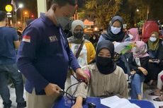 Warga Semarang Antusias Ikut Vaksin Booster di Malam Hari