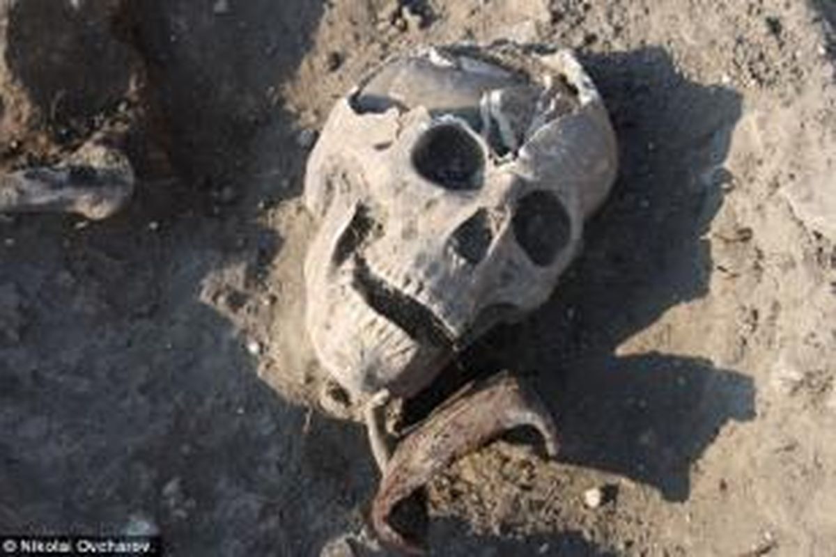 Kerangka pria di Bulgaria yang ditemukan dalam kondisi memiliki lanjam yang tertancap di bagian dada dekat bahunya. 