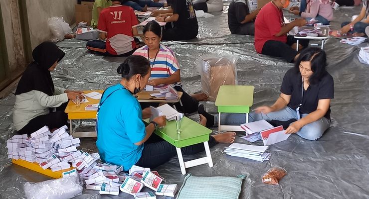 Cerita Petugas Sorlip Surat Suara di Kota Yogyakarta Lipat Ribuan Kertas