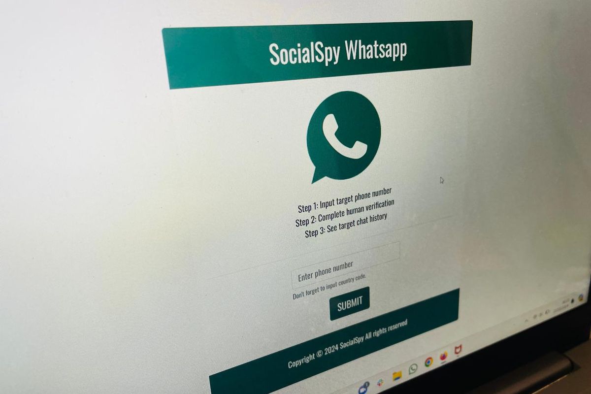 Bahaya Socialspy WhatsApp yang perlu dihindari. Salah satunya pengguna bisa terkena scam.