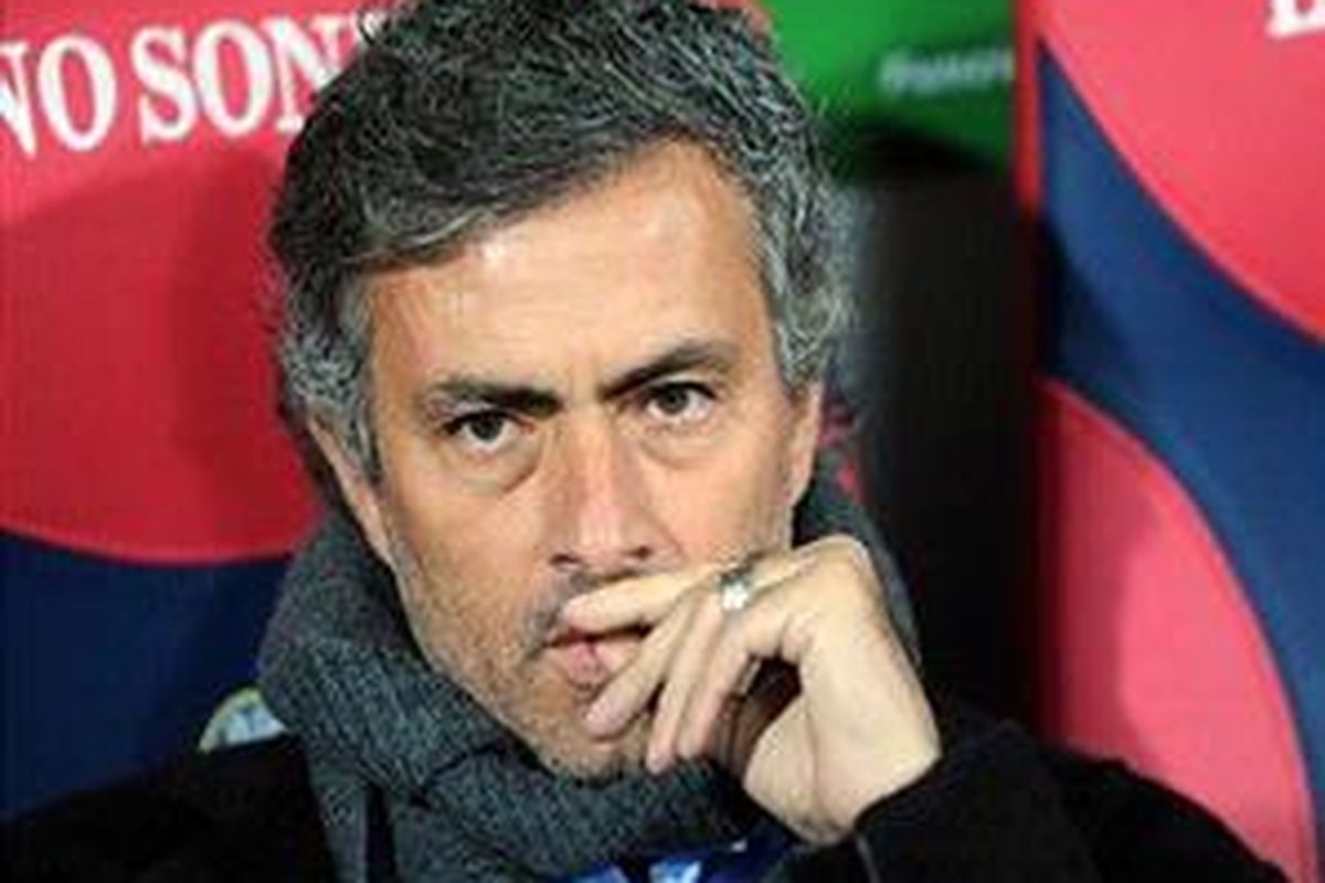 Pelatih Inter Milan, Jose Mourinho, menikmati performa pasukannya saat menggilas Bologna 3-1, dalam lanjutan Serie-A, Sabtu (21/11).