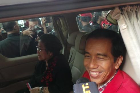 Jokowi Dampingi Mega Hadiri Pengukuhan Hendropriyono