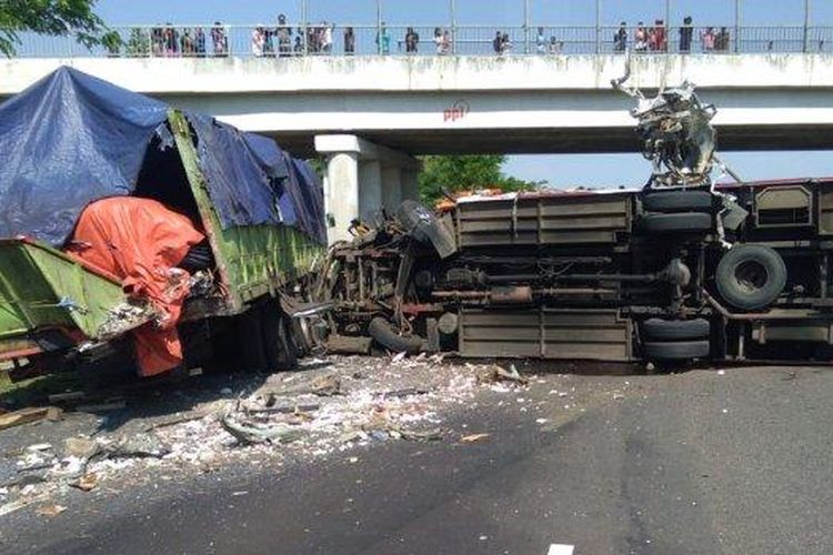 Kecelakaan yang terjadi di KM 150+300 arah Cikopo menuju Palimanan pada, Minggu (23/8/2020) mengakibatkan kemacetan. 