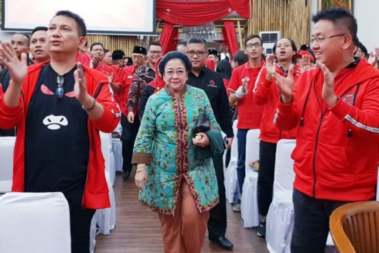 Ketua Umum DPP PDI-P Megawati Soekarnoputri membuka sekolah partai untuk para calon anggota legislatif tingkat DPR RI. Acara sekolah caleg ini digelar di Kantor DPP PDI-P, Menteng, Jakarta Pusat, Kamis (15/11/2018). 