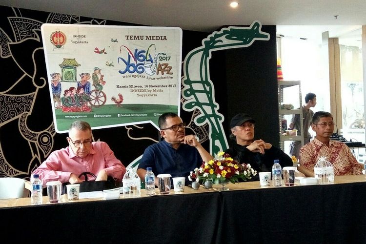 Garin Nugroho dan Bambang Paningron saat jumpa pers terkait festival Ngayogjazz 2017