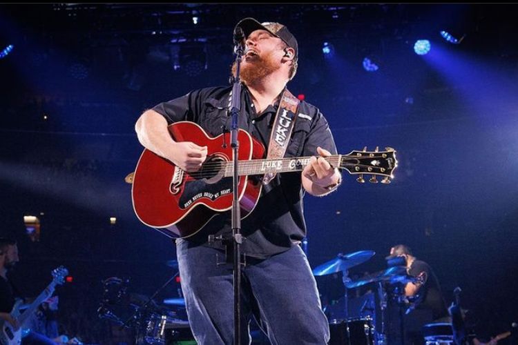 Tangakapan Layar Instagram Penyanyi Luke Combs