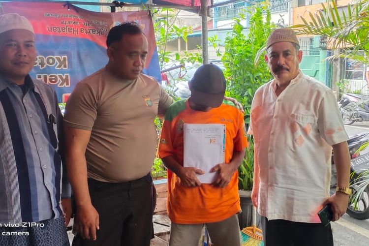 Kasus pencurian gerobak sampah yang dilakukan Duro (50), warga Tanah Tinggi, Kecamatan Johar Baru, Jakarta Pusat, diselesaikan melalui mekanisme restorative justice pada Senin (2/1/2023). 