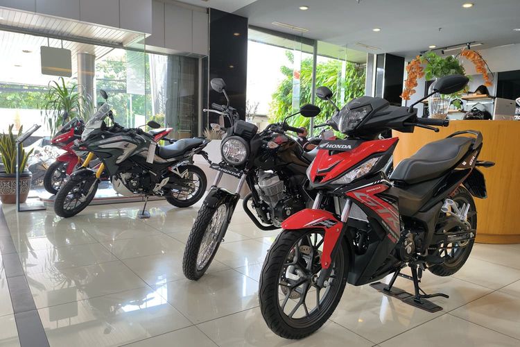 Deretan motor sport dan bebek Honda di diler Wahana Honda