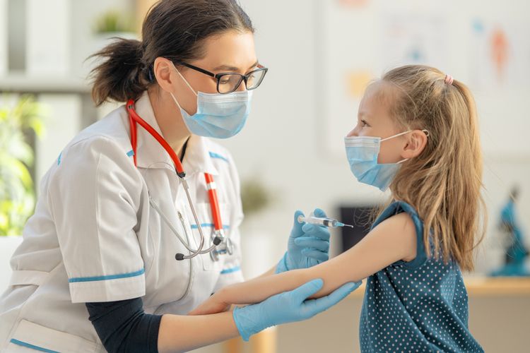 Ilustrasi vaksin Covid-19 berbasis mRNA dari Pfizer-BioNTech terbukti aman dan beri perlindungan pada anak yang lebih kecil. Vaksin Pfizer efektif pada anak usia 5 tahun hingga 11 tahun di Amerika Serikat.