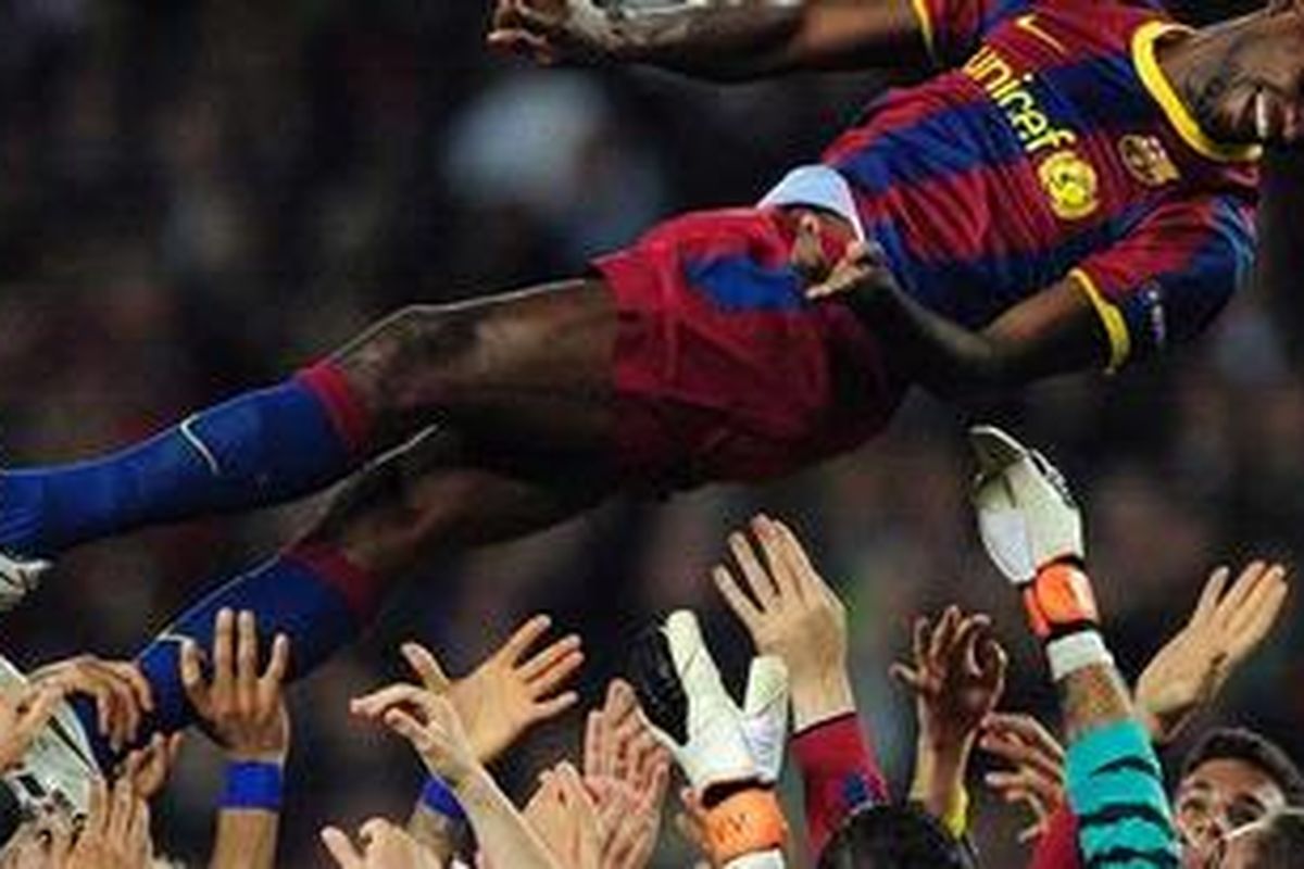 Pemain Barcelona merayakan keberhasilannya melangkah ke final Liga Champions usai menyingkirkan Real Madrid. Barca mengempaskan Madrid dengan unggul agregat 3-1. 