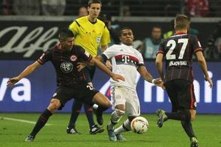 Eintrach Frankfurt hentikan rekor kemenangan beruntun Bayern Muenchen, Jumat (30/10/2015). 