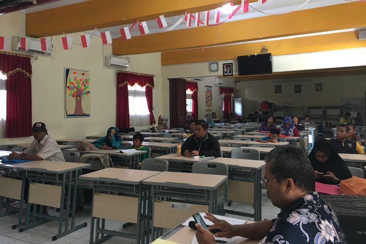 SMPN 1 Kota Bekasi membuka pendaftaran untuk sisa bangku kosong usai Pendaftaran Peserta Didik Baru (PPDB) Online tingkat SD dan SMP di Kota Bekasi, Kamis (13/7/2017)