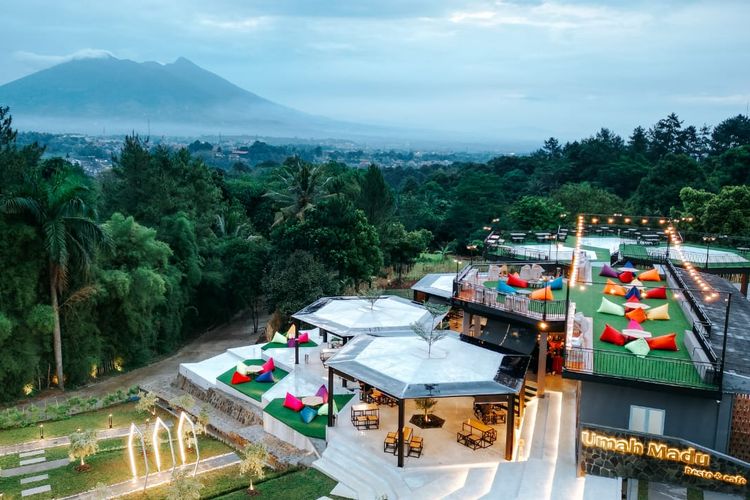 Panorama Restoran Umah Madu yang dekat dengan Puncak, Bogor.