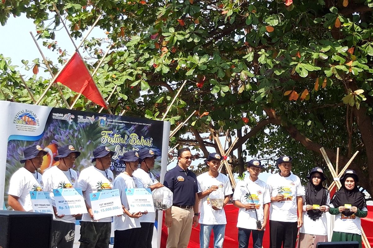 Gubernur DKI Jakarta Anies Baswedan saat hadir pada acara puncak Festival Bahari Jakarta (FBJ) 2019, Pulau Tidung, Kepulauan Seribu, Minggu (22/9/2019)