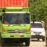 Truk Terguling di Serpong, 2 Orang Luka dan Muatannya Tumpah ke Jalan