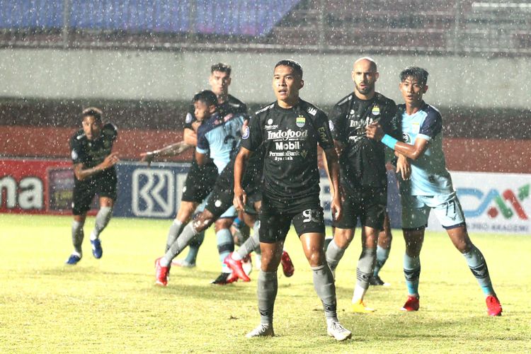 Pertandingan Liga 1 antara Persela Lamongan vs Persib Bandung, Kamis (4/11/2021). 