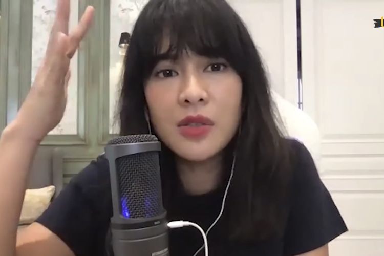 Dian Sastro paling takut dibilang sombong saat masih muda dulu. (Bidikan layar YouTube Travel Sectrets). 