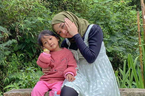 Ajak Anak Teddy Pardiyana Jalan-jalan, Sikap Putri Delina Jadi Sorotan