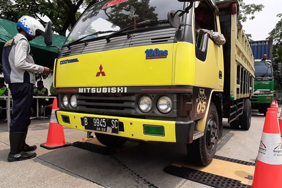 Truk terjaring ODOL di Tol BSD