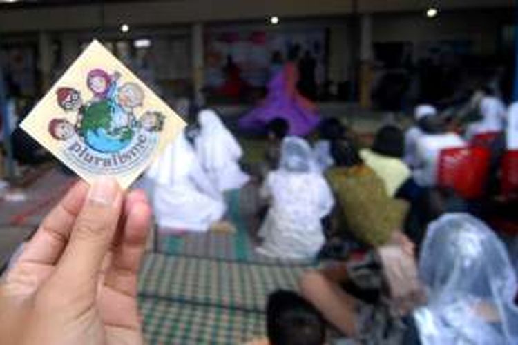 Suasana pertemuan perempuan berkerudung Islam-Katolik di halaman Gereja   Kristus Raja, Ungaran, Kabupaten Semarang, Rabu (9/3/2016) siang.